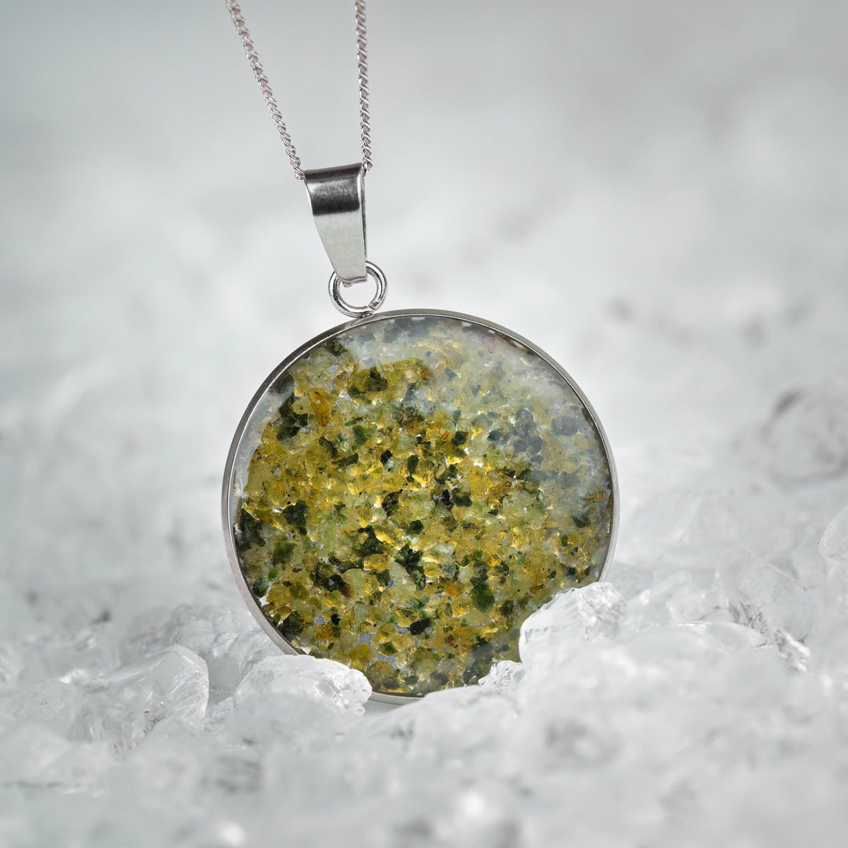 Eifel Olivin / Peridot Anhänger 25mm