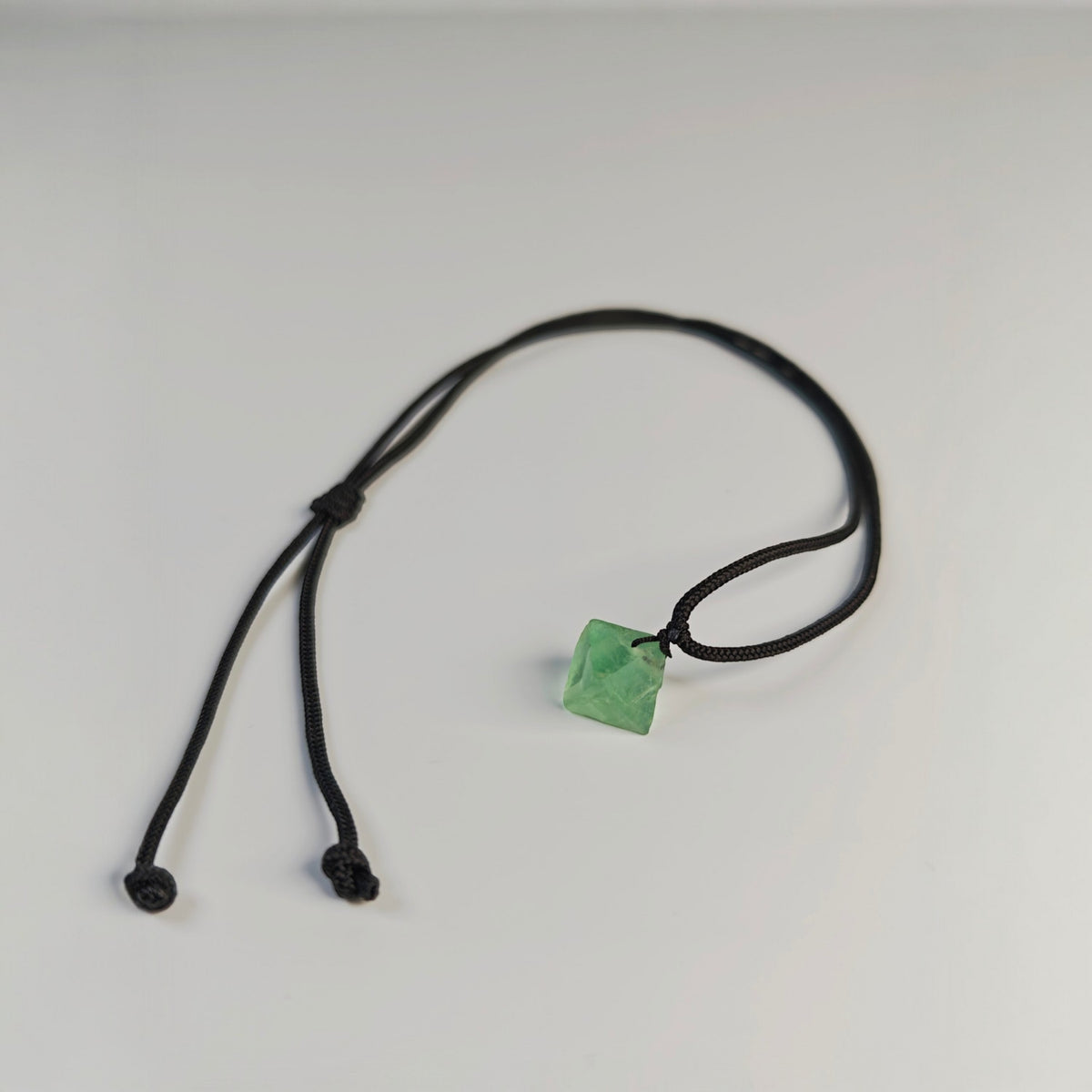 Fluorit Oktaeder Anhänger grün
